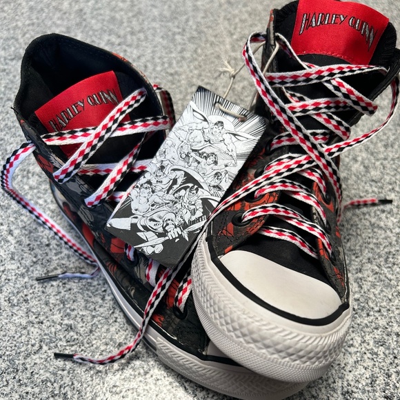 Harley Quinn custom Converse - Picture 1 of 2